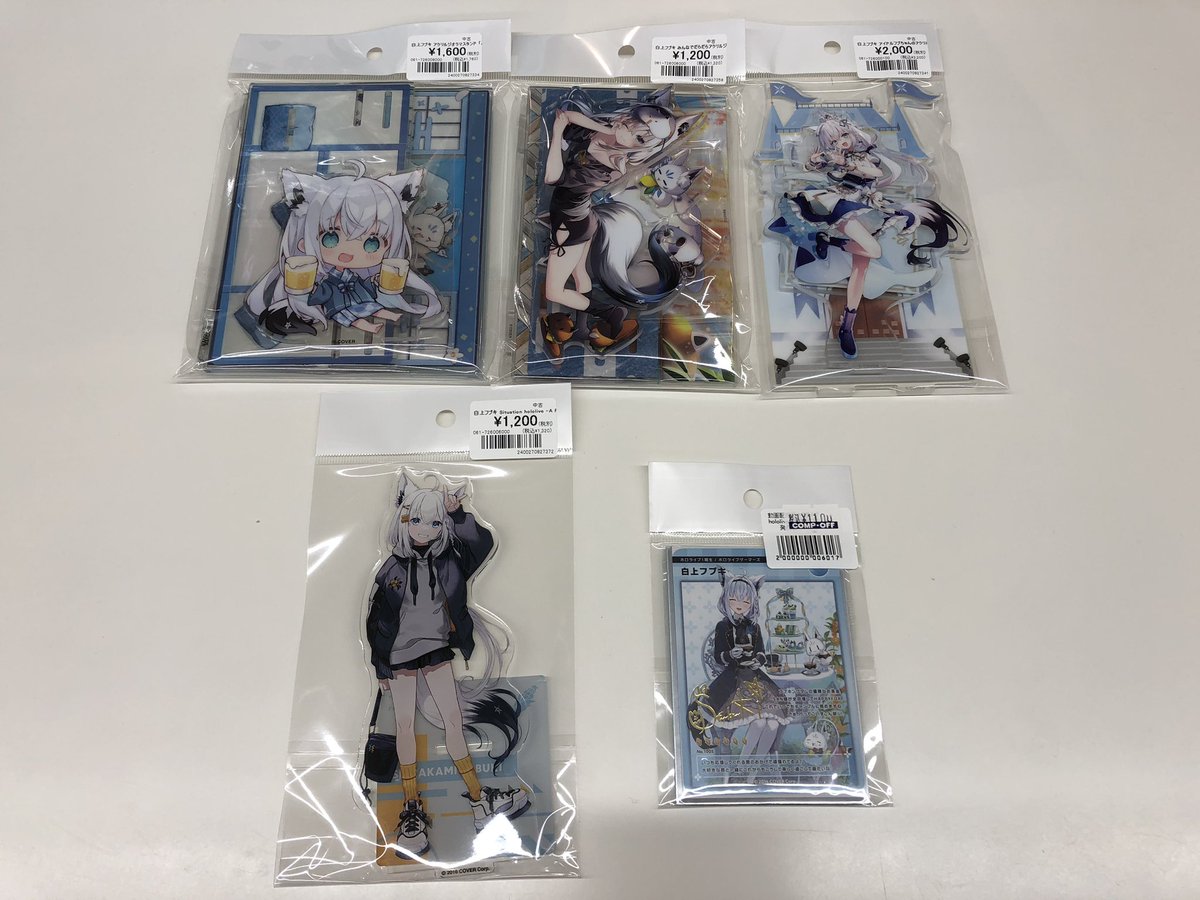 ホロライブ 白上フブキちゃんのアクリルスタンド、缶バッジ等入荷しま 