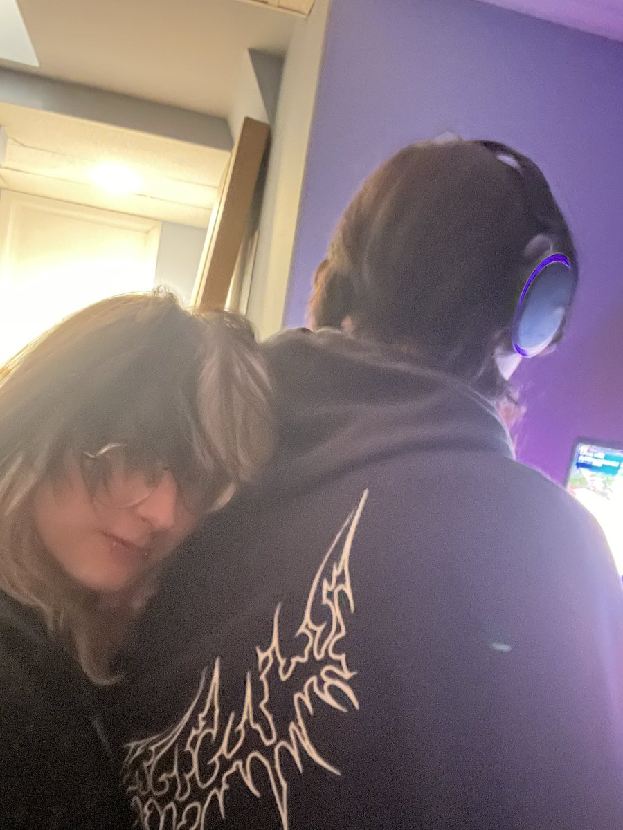 Raven Rots tweet media