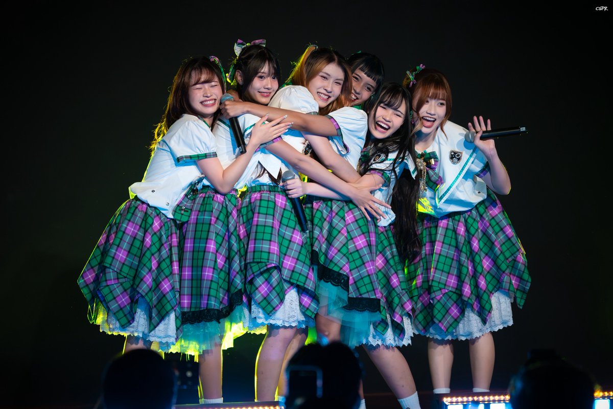 cspr_cam's tweet photo. Wishing these moments could last forever💚

@ningtaradevi 🧚🏻‍♀️
@Yishyan_klp48 🦋
@khaliesklp48 🐱 
@anndrea_klp48 💅🏻🐹
@Amanda_Klp48 😎🎸
@tiffanyklp48 🐰

『090526』 Mini Live Show 

#KLP48 #1stGenKLP48 #KLPTheatre https://t.co/XeJUNEvMN1
