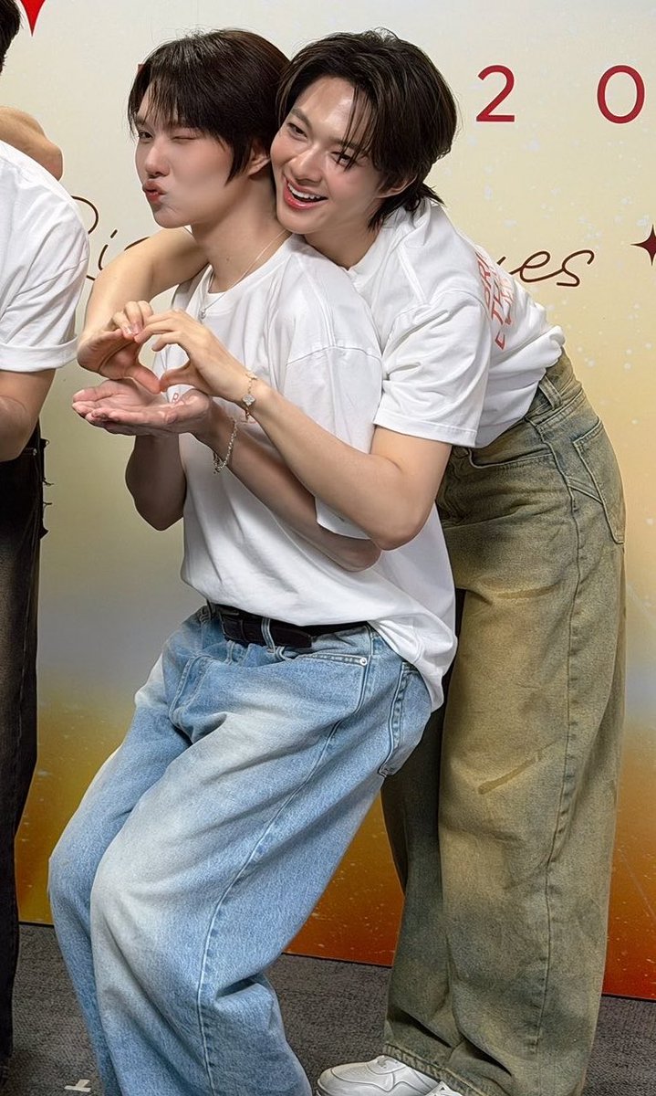 whyimfalling's tweet photo. they did it for me 😭😭😭😭 https://t.co/W133b0Ffos