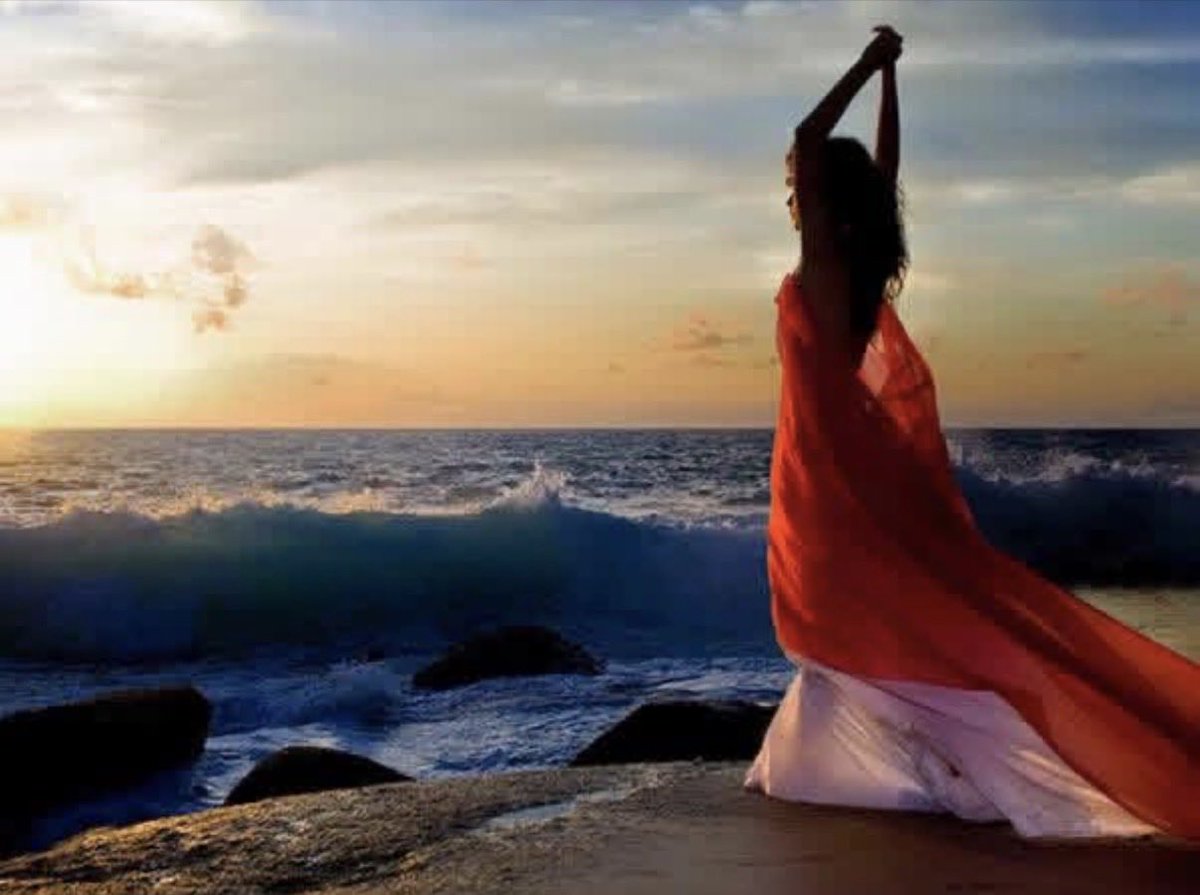 cliokarili's tweet photo. Y porqué no, mientras no lastime…

Enamorarse unas cuantas veces en la vida de:
lo bello…
lo sutil…
lo quizá hasta escandaloso…
lo prohibido…
lo que llega dentro…
lo difícil de olvidar.

Karina Alvarez
(2016) https://t.co/Q0HhrU51L6