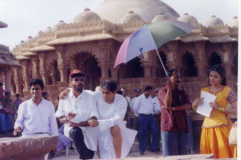 amitbhatia1509's tweet photo. Celebrating 27 years of #HumDilDeChukeSanam and the timeless magic of #SanjayLeelaBhansali.
@BeingSalmanKhan @AishwaryaSpice @aishwaryarai002 @AishwaryaRai @ajaydevgn
#SalmanKhan #AishwaryaRaiBacchan #AjayDevgn https://t.co/RpyuK3Dwki
