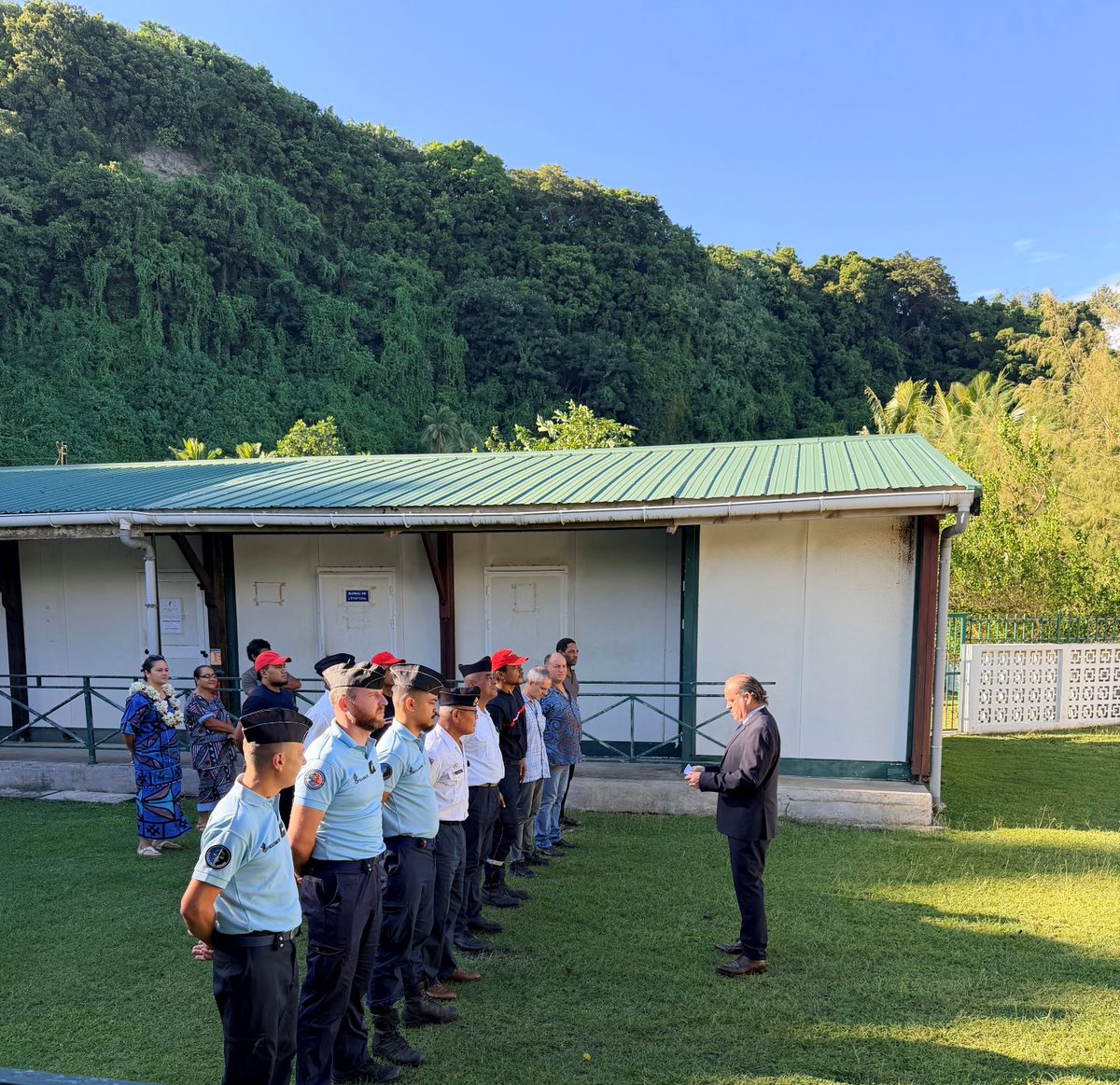Prefet986's tweet photo. A Futuna aussi, la délégation a tenu à rendre hommage à l'#Appel : la flamme de la Résistance ne doit pas s'éteindre, et ne s'éteindra pas ! https://t.co/Y5TrwBFQ1Q