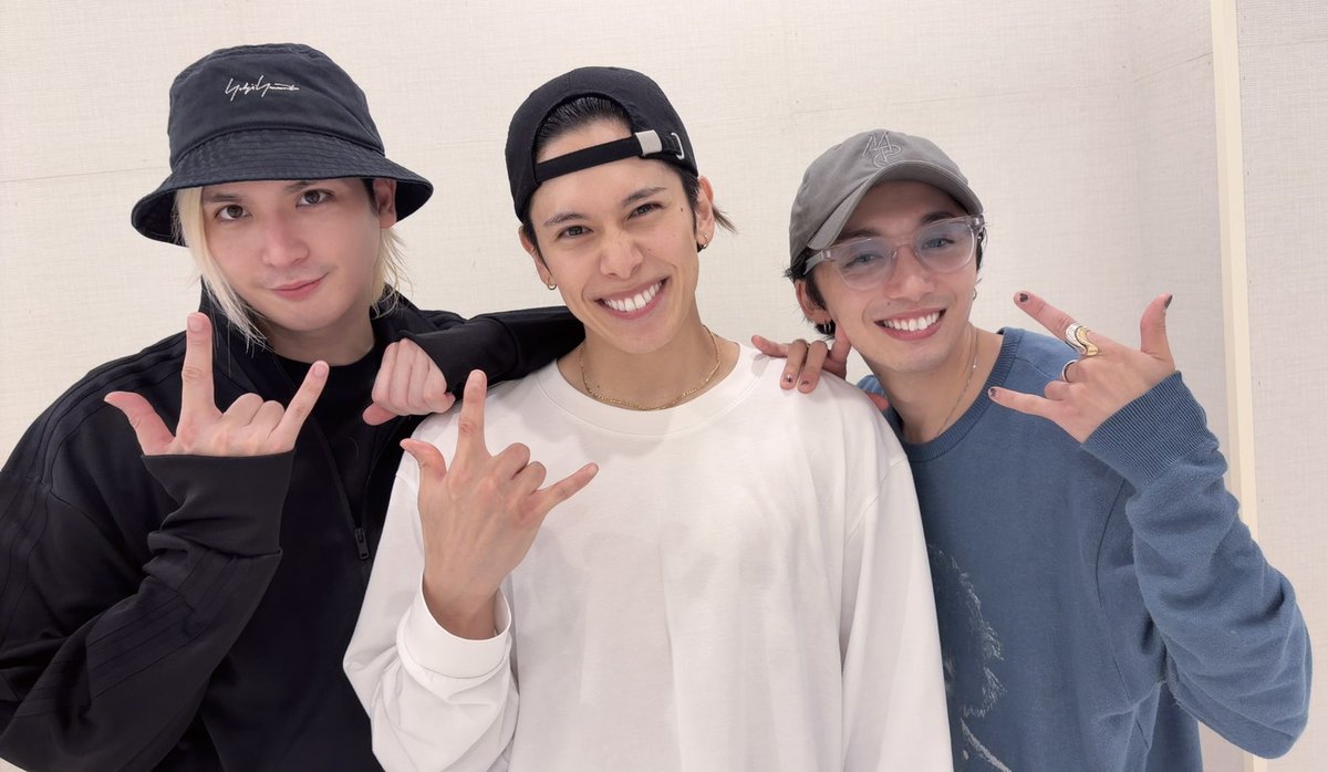butai_ichu's tweet photo. 📣舞台アイ★チュウ ファイナルライブ
「LIVE!!!!!!アイ★チュウ〜étoile éternelle〜」開演まであと『１日』！！！
本日はF∞Fのオフショットをお届けします🔥
お楽しみに！

#舞台アイチュウ #アイチュウ https://t.co/K5v8zt0CQ5