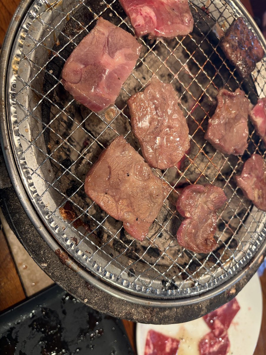Torutarou07's tweet photo. 牛タン食べ放題してきました💕
タンカルビが美味しかった
すき焼きの卵つけながら食べるのも美味しかったし柔らかカルビもプリンもソフトクリームも全部おいしかった🫶🏻
またいく！ https://t.co/yLb8uT8ynM