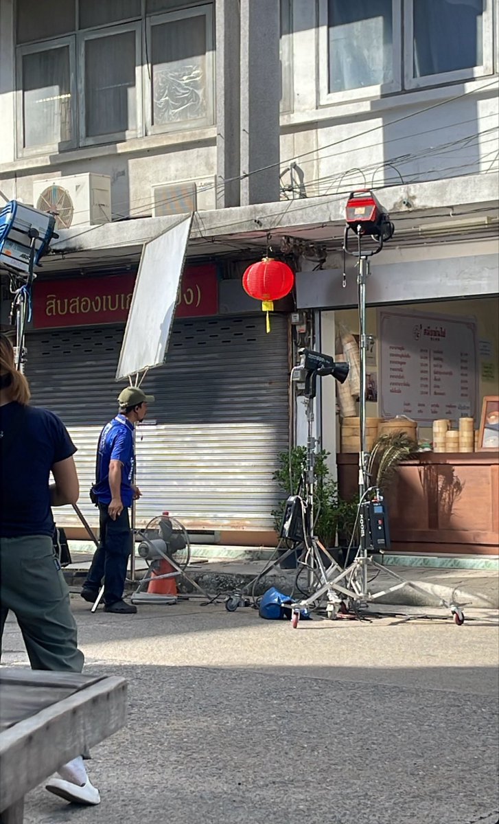 TeshowPingHub's tweet photo. P’Arm just updated IG Story! 🎥✨
P’Arm (@arm_wc) shared this cool behind-the-scenes shot from the Match Point series set! Filming equipment, crew, and that classic outdoor location vibe under the bright sky ☀️
Source: IG Stories | arm_wc
#MatchPointSeries #ArmWC #TeshowPing https://t.co/OlRHpjT4q3
