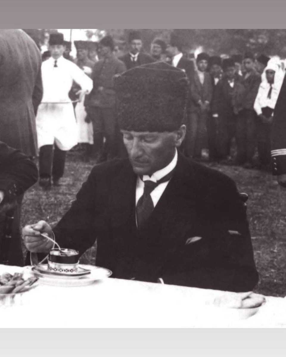 NaimBaburoglu's tweet photo. 18 Haziran 1922, İzmit…
Büyük Taarruz öncesi…
41 yaşında…
#tarihinkıskandığılider #Atatürk https://t.co/AQ4RAzwGl0