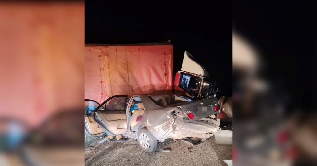 hmetromy's tweet photo. #Bentong Dalam kejadian kira-kira jam 9.15 malam itu, kereta berkenaan bertembung dengan lori yang dipandu lelaki tempatan berusia 25 tahun yang sedang dalam perjalanan dari Kuala Lumpur ke Bentong.
https://t.co/MWQ0w4c6h8 https://t.co/t57dR88PCJ