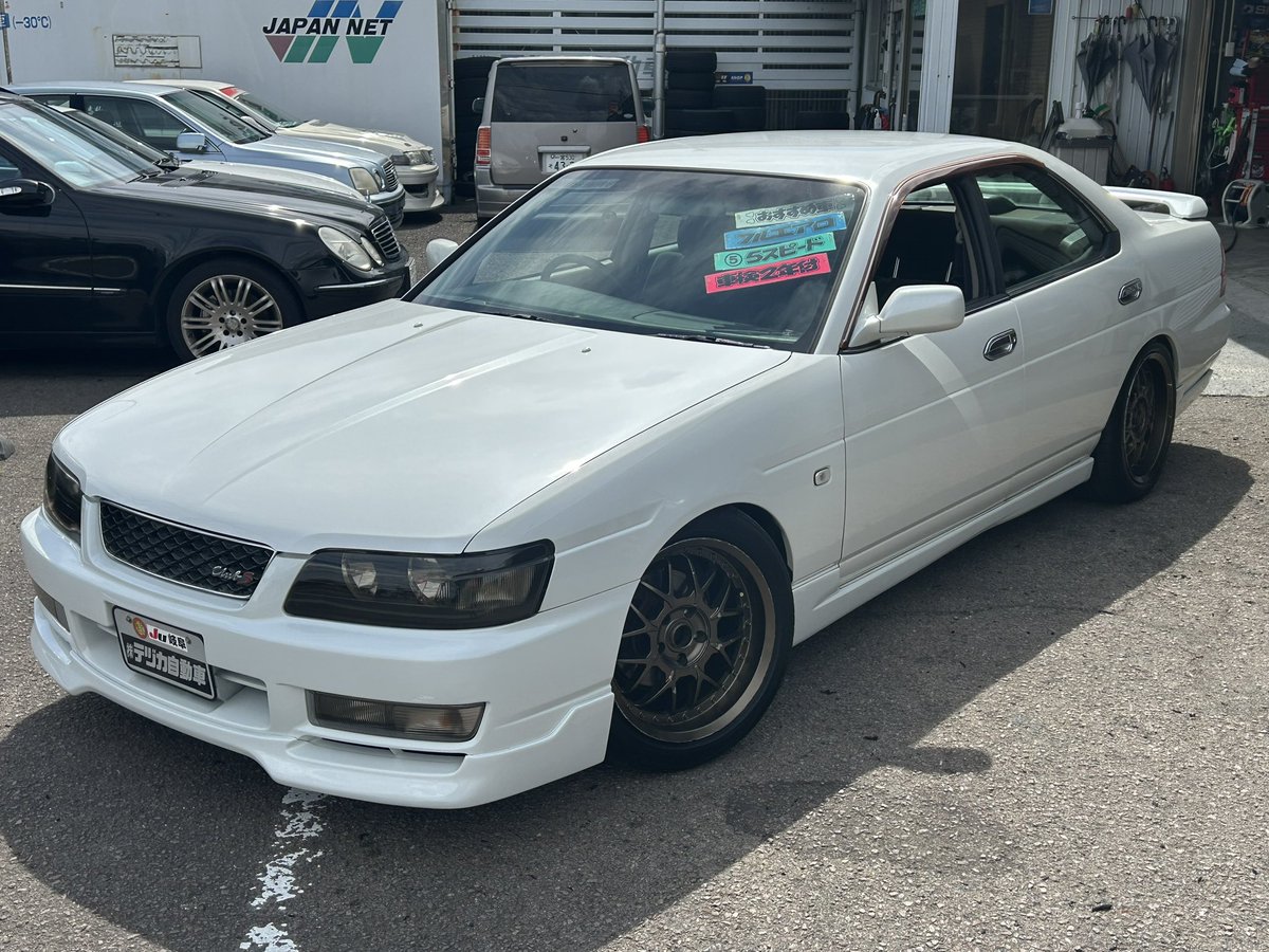 t_asama_marktwo's tweet photo. 𝗻𝗲𝘄ローレル！！！
今となっては希少になった純正エアロ！

これで街乗りは100%かっこいい！
ちゃんとエアコンも効く！

快適仕様！

下にカーセンサーへのリンク貼ってあるので、気になったら見てみてください♪ https://t.co/zkSbm4Mjii