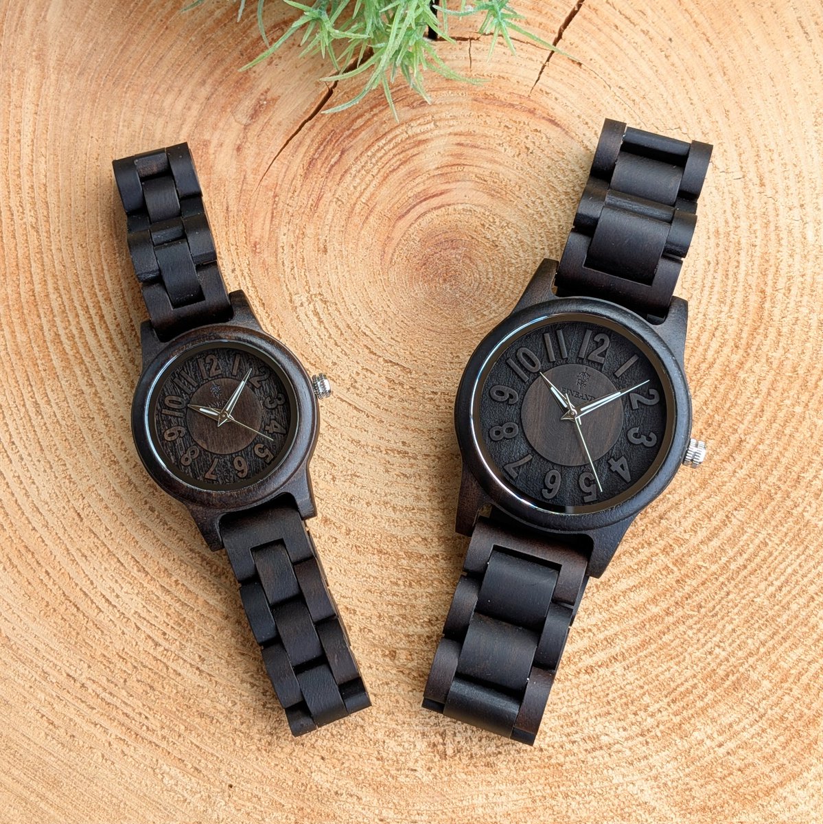 einband_taka's tweet photo. 天然木の文字盤を削って制作したウッドウオッチ⌚
ご希望が多かった32mmサイズを制作させていただきました！
40mmサイズと合わせてペアウォッチにすることも可能です🫶
公式オンラインショップより販売STARTです👇
https://t.co/9Zytl03ZcK https://t.co/IwcKrxhYIY