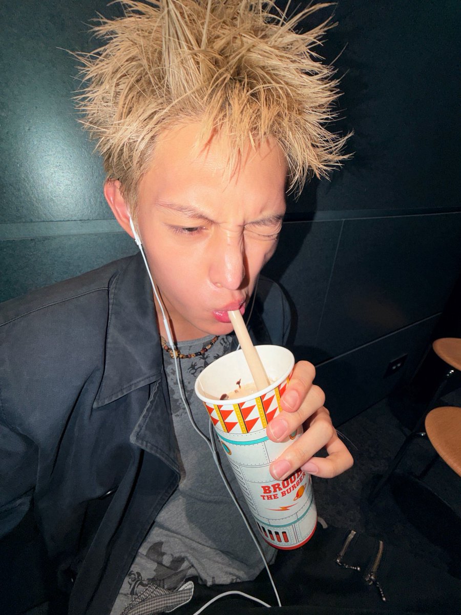 akeyarium's tweet photo. chaotically handsome. love it. https://t.co/bvqtWfyWxN