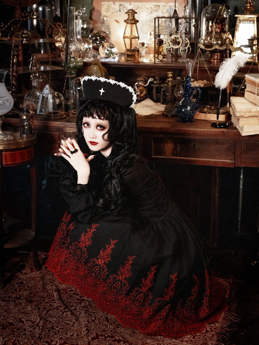 moitie_official's tweet photo. 【 明日18時〜 販売開始 】

✞Rose Garden刺繍ジャンパースカート
46,200 JPY

【 発売中 】
✞リボンカラーブラウス
29,700 JPY
https://t.co/xzBe6te0bf

✞蝙蝠リング
4,840 JPY
https://t.co/vZnMpr4tlM

✞M+CROIXキャップ
11,000 JPY
https://t.co/CYc8NZQt7l

model：翠已 @sui_8__ 

#moitie27th