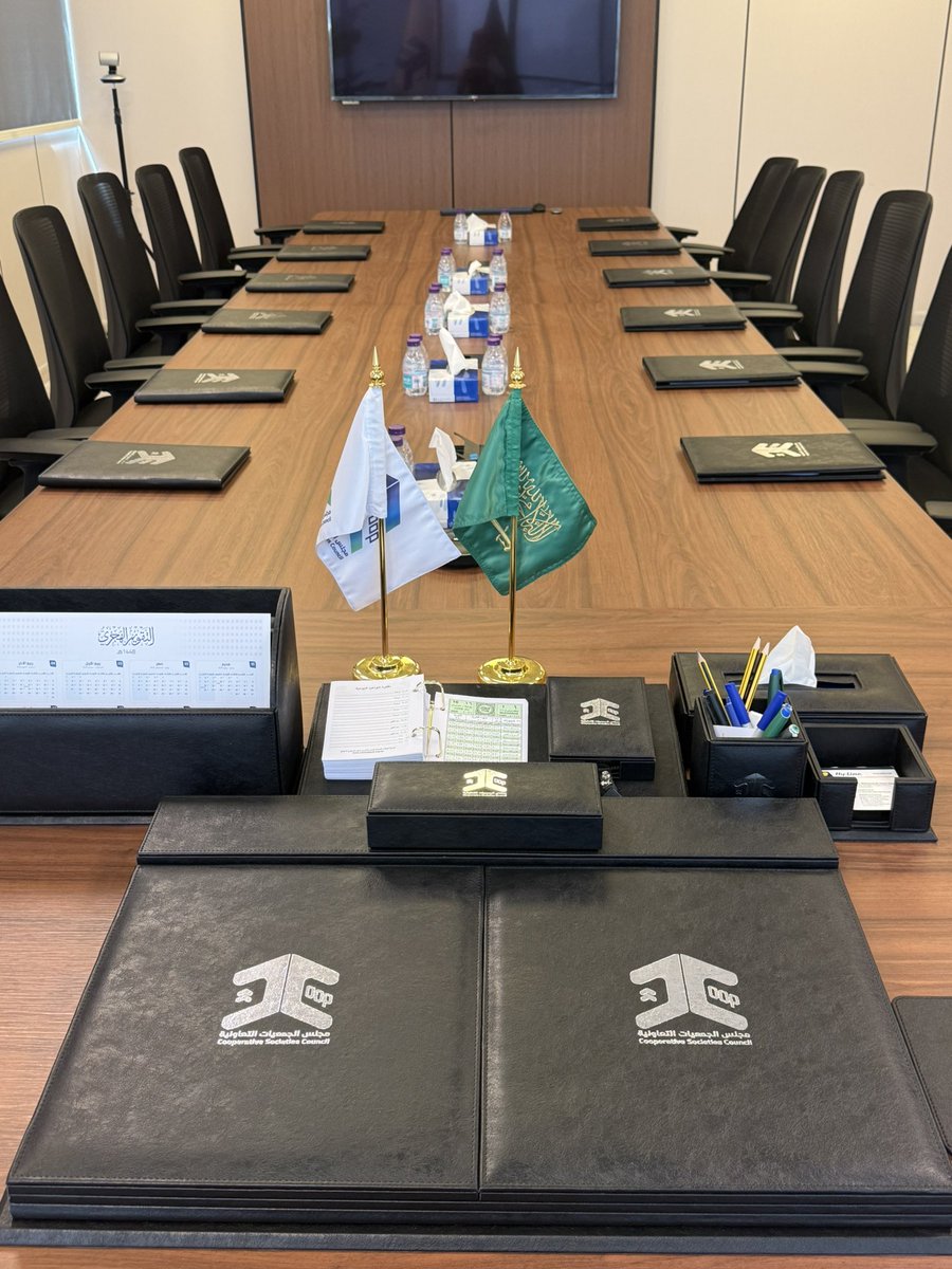 _kyd1's tweet photo. مما يسعدني ويشرفني العمل على تطوير الهوية البصرية لمجلس الجمعيات التعاونية، والمساهمة في تعزيز حضوره المؤسسي وإبراز رسالته ودوره الريادي في دعم القطاع التعاوني، من خلال تقديم حلول وتصاميم احترافية تعكس مكانة المجلس وتطلعاته المستقبلية.@cscs_sa https://t.co/MaLBEajiyV