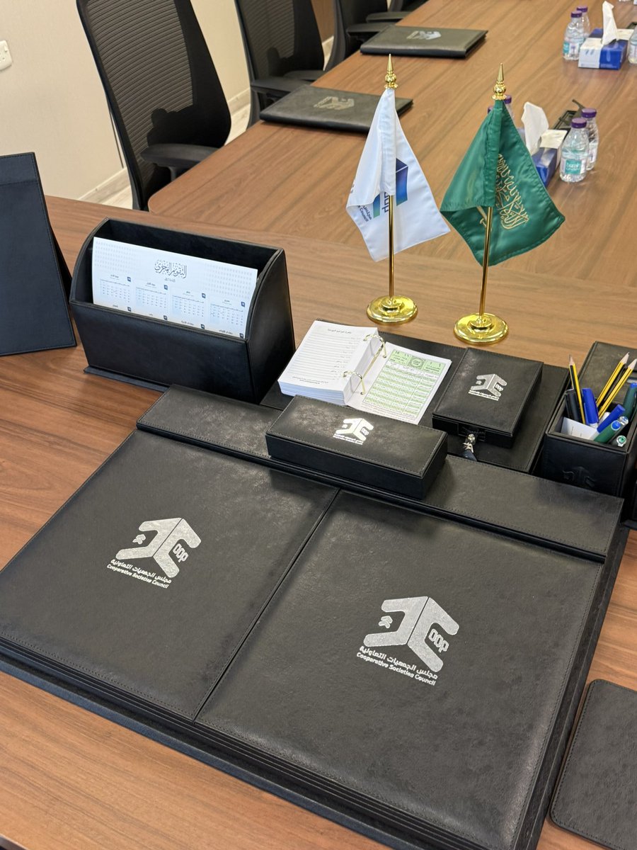 _kyd1's tweet photo. مما يسعدني ويشرفني العمل على تطوير الهوية البصرية لمجلس الجمعيات التعاونية، والمساهمة في تعزيز حضوره المؤسسي وإبراز رسالته ودوره الريادي في دعم القطاع التعاوني، من خلال تقديم حلول وتصاميم احترافية تعكس مكانة المجلس وتطلعاته المستقبلية.@cscs_sa https://t.co/MaLBEajiyV