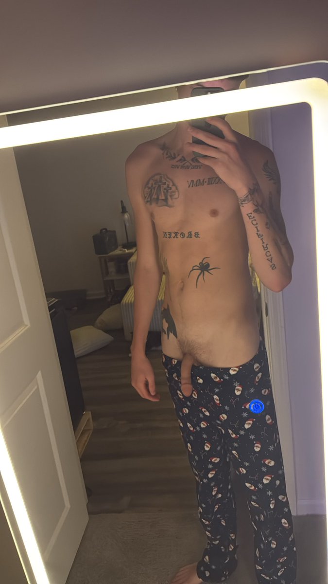 Cole2wet's tweet photo. It slipped 🤷‍♂️ https://t.co/E7lNpsjjhK