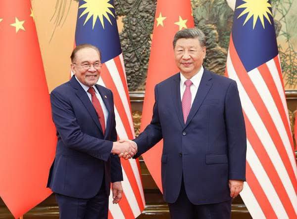 NgaKorMing's tweet photo. Biar Gambar Bicara.

Ketika dunia sedang dilanda krisis besar, siapa lagi yg lebih layak dari PMX @anwaribrahim utk terus mengemudi tanahair kita yg tercinta? 

Demi masa depan dan kestabilan negara, marilah kita sama-sama mengundi Harapan! 

For u, for me &amp; for the nation! 🇲🇾 https://t.co/04Kl3wL6Ob