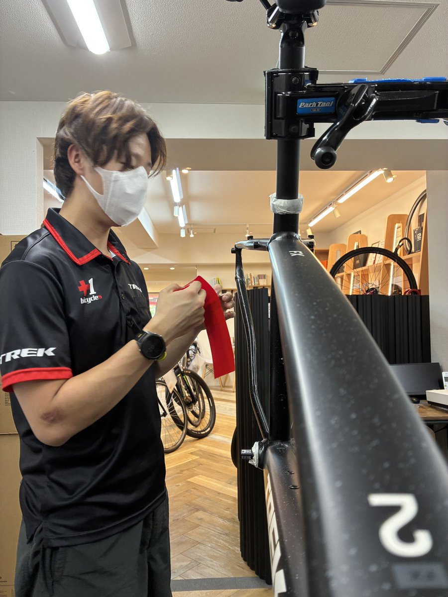 Plus1bicycles's tweet photo. FX2にガラスの鎧をさせて頂きました😀
午後も順調に仕事を楽しんでます♪ https://t.co/iJhy4oil0D