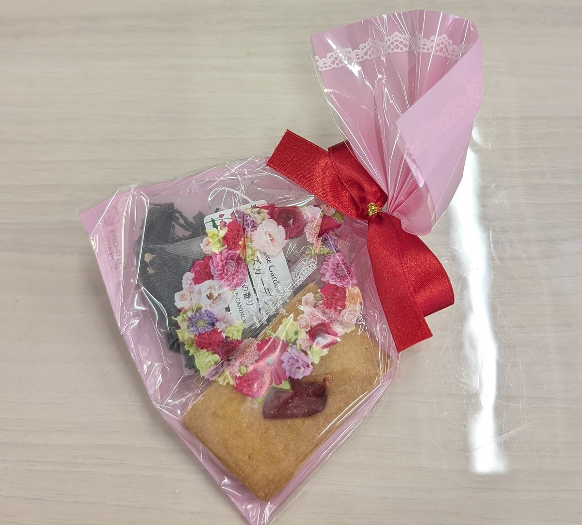 3daygreen's tweet photo. お茶会土産のジャムクッキー食べてたんだけど
アルションのクッキー生地の異様なおいしさってなんなんだろう
ほんまにおいしい https://t.co/VLrd1c7cEb