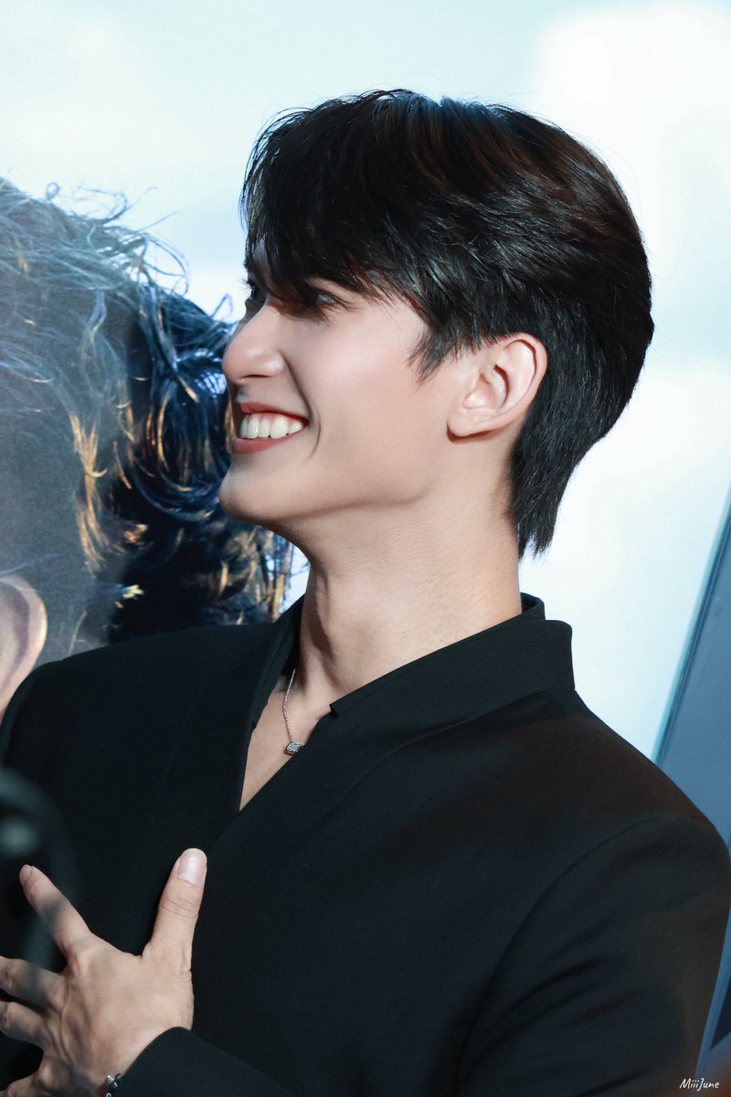 MiiiJune1st's tweet photo. หนุ่มวันพฤหัสที่ตั้งใจทำงาน กระตือรือร้นที่สุด 💙🧡เก่งมากค๊าบ⌚️
#OhmFirstThursday #OhmFirst
#OhmSarit #First_Chalongrat https://t.co/9utJgFpHBr