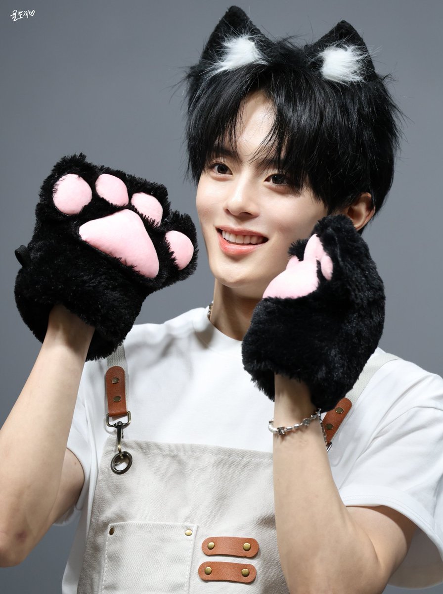yule_rabbit's tweet photo. 260614  스타라이크 팬싸

고양이가 된 댕댕이 🐶 

#베리베리 #VERIVERY 
#강민 #유강민 #강미니 
#KANGMIN #カンミン https://t.co/lDAVvkJuvs