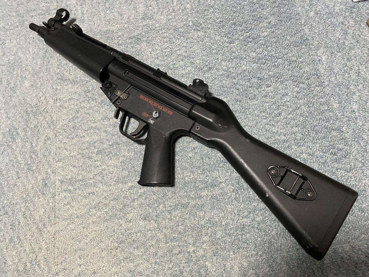 さらに次のおもちゃ。マルイの初期型のMP5A4。ホップなしの潔さ