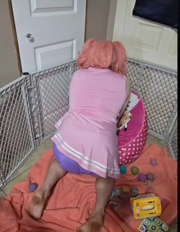 MummyRoseABDL's tweet photo. Aww little Waura playing in her playpen.... mummys looking for more cute baby gurls to come join their brothers and sisters... 👶🍼🧷🚼

Looking for 3 cuties to perform tasks for mummy!

abdl diaperlover adultbaby abdlcommunity pamps squishy humiliation forcedbi sissy femdom https://t.co/8L05ztnZsb