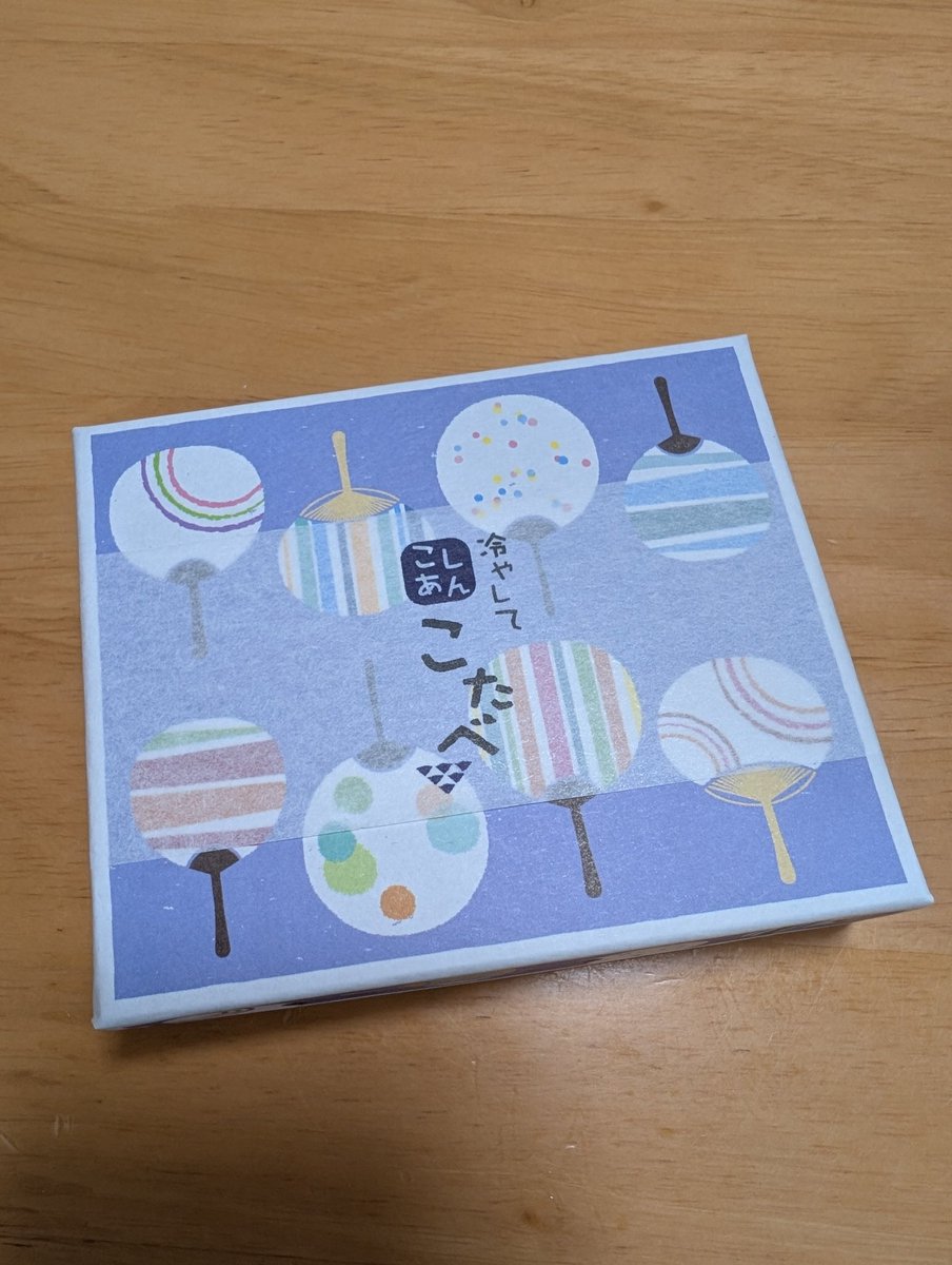 ponyo_exercise's tweet photo. 室温が30℃を超えたのでエアコンつけます_(:3」∠)_

今日のおやつはこれ〜こたべ❣️
ミニサイズの生八つ橋🎐
箱もかわいい(*´ω｀*) https://t.co/d2Ome9SVoR