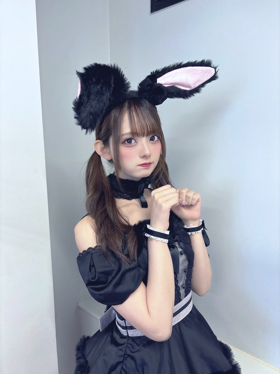 5月25日17:00〜ネットサイン会します🐰💘 今月は①うさぎちゃんコス②