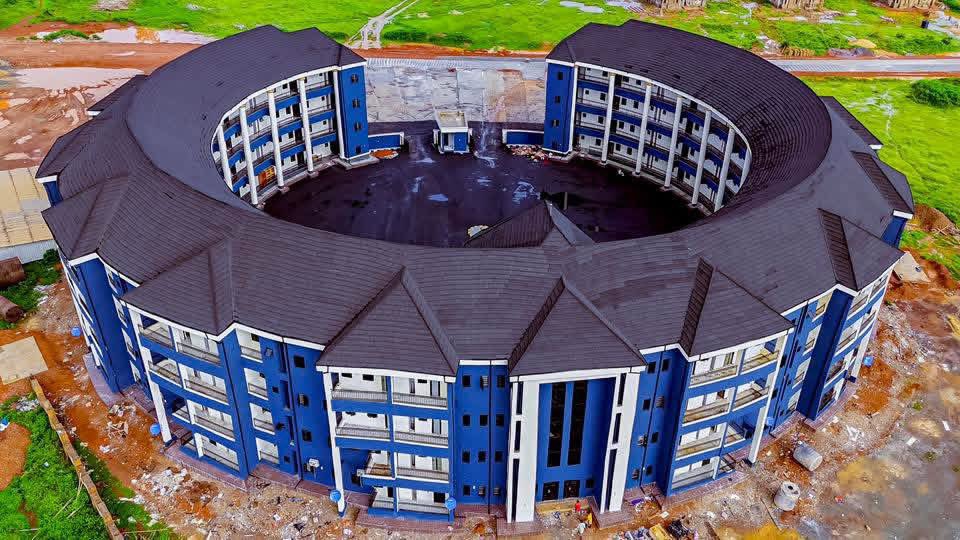 Southeast_trend's tweet photo. Governor Francis Ogbonna Nwifuru of Ebonyi State has officially inaugurated a newly constructed student hostel at Ebonyi State University of ICT, Science and Technology.

The new accommodation facility is designed to ease housing challenges for students while https://t.co/UsIYJQuIxc