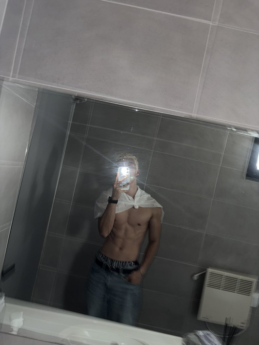 from20_official's tweet photo. If the music was that bad, you wouldn’t be this obsessed. 😭

Sorry, my abs dropped before the album.
The music drops June 26💪 https://t.co/KwFIQEdocg