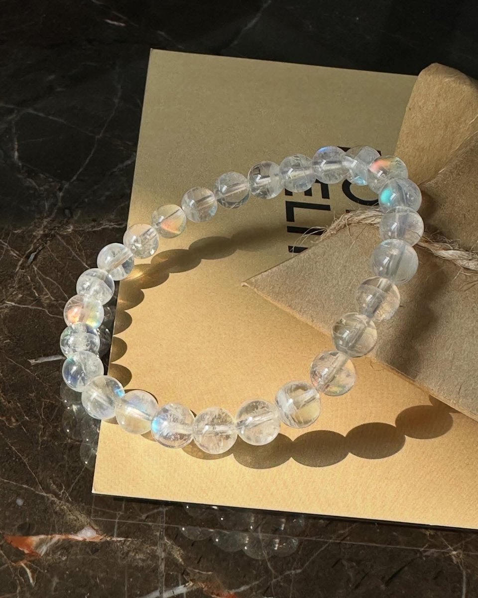 Tippy_MaLik's tweet photo. 🌙 สร้อยหินเรนโบว์มูนสโตน (Madagascar Rainbow Moonstone) จากมาดากัสการ์ เกรดสวย เนื้อใส เส้นนี้โดดเด่นด้วยประกายเหลือบที่สวยงาม มีเสน่ห์น่าค้นหา https://t.co/SGn3rYNiGE