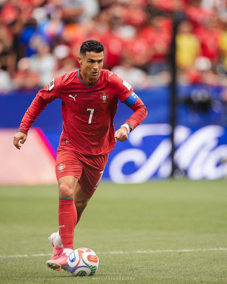 CRonaldoNews's tweet photo. ⚽️✨🇵🇹 https://t.co/7kyU0svOxo