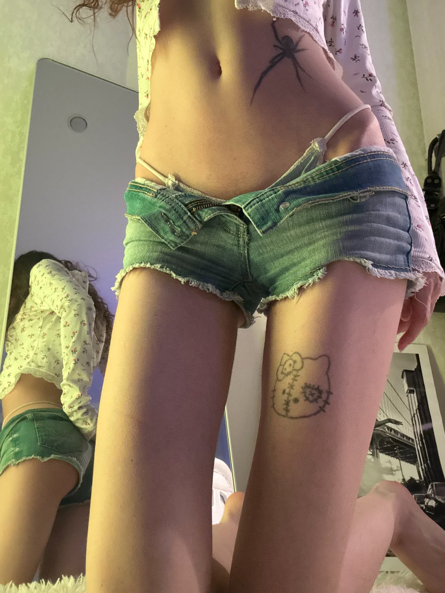 webloli2007's tweet photo. gm #tummy #altgirl #egirl #nsfwtwt https://t.co/OO1fJg2chw