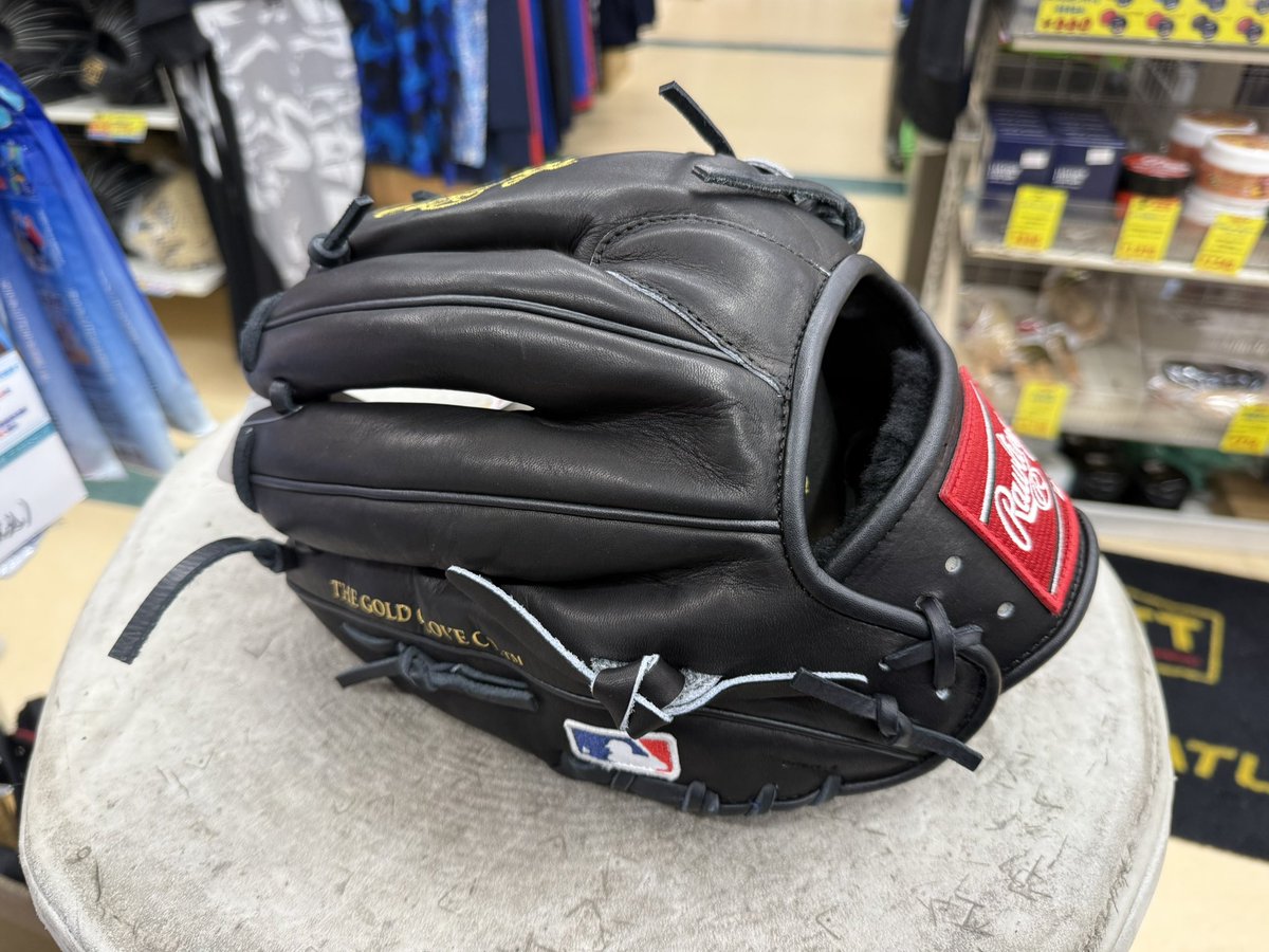 こちゃん　Rawlings Genius 限定　岡本和真 モデル　黒＆紫 またまた 超限定商品‼️ #ローリングス #岡本和真 モデル 軟式用 刺繍