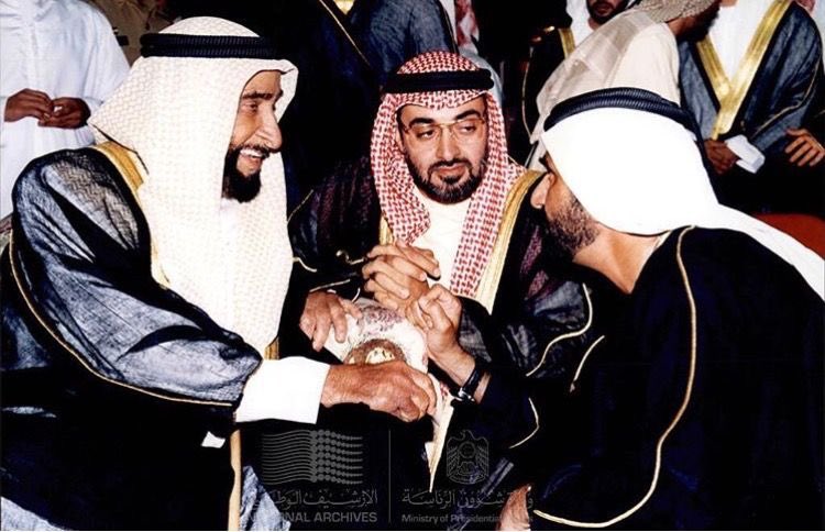 ae_wasl's tweet photo. الشيخ زايد الله يرحمه، الشيخ محمد بن زايد، الشيخ محمد بن راشد في أوبريت فارس العرب 1998🤍 https://t.co/gUvzWMVaqL