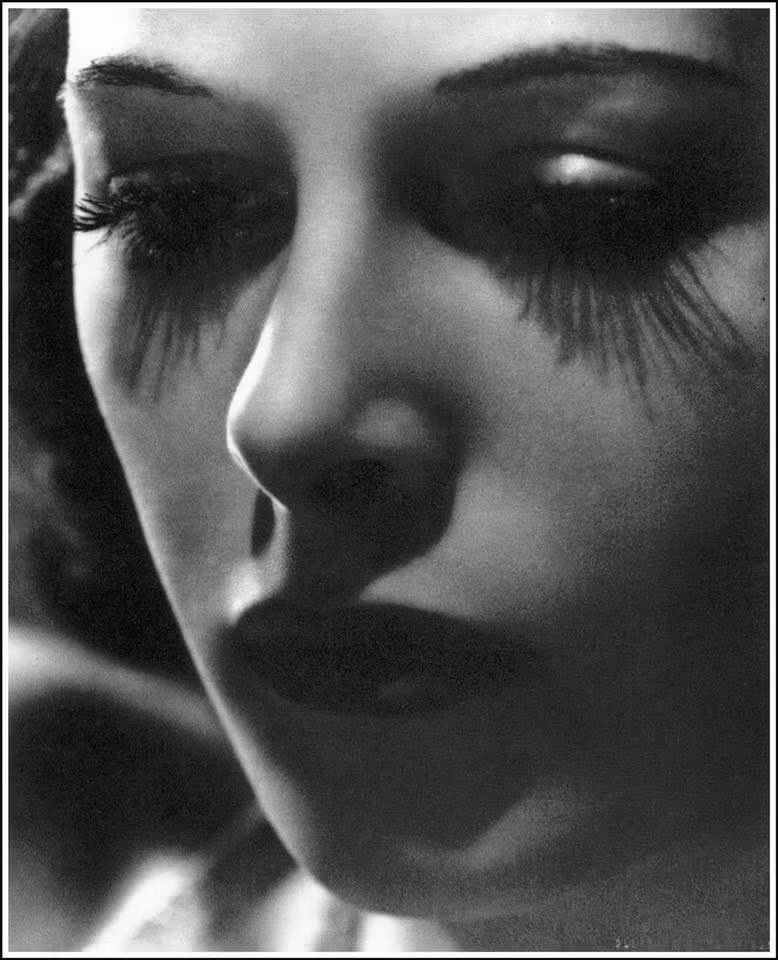 IArtioli's tweet photo. Hedy Lamarr, 1940
Photo Clarence Sinclair Bull https://t.co/6ImDtUhE7I
