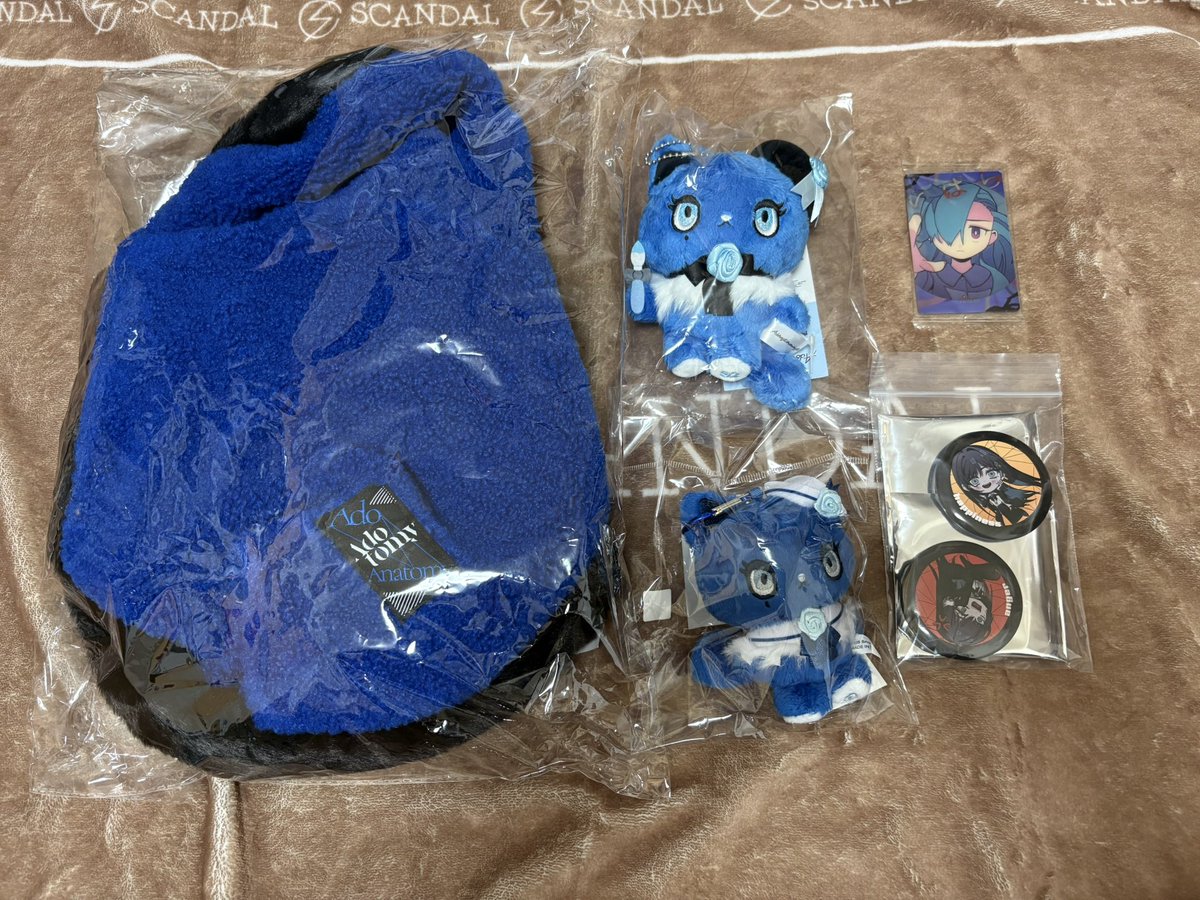 2枚目一部更新しました。 引き続き、定価にてグッズ譲ります。 #Ado