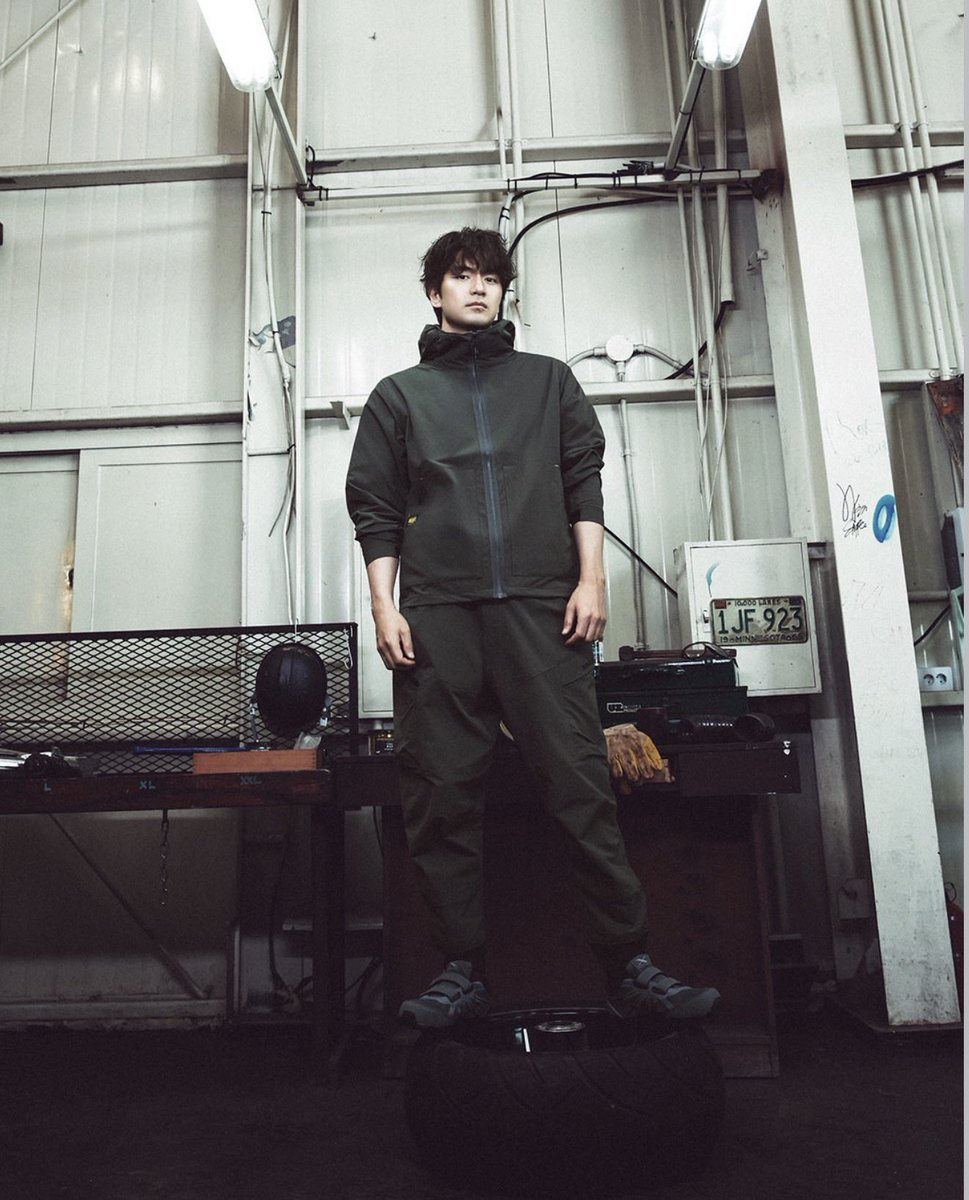 forjinuk0916's tweet photo. ✨ New (Part 1) | 18.06.2026
Classic cars.
Workwear.
A cinematic gaze.
Lee Jin Wook turning every frame into a movie scene. 🚗🖤⚙️
Strong. Refined. Timeless.
Repost from @gq_korea ✨
#LeeJinWook #이진욱 #leejinuk #Aerworks #aerworks #MensWorkwear https://t.co/fiM1pfVMoG