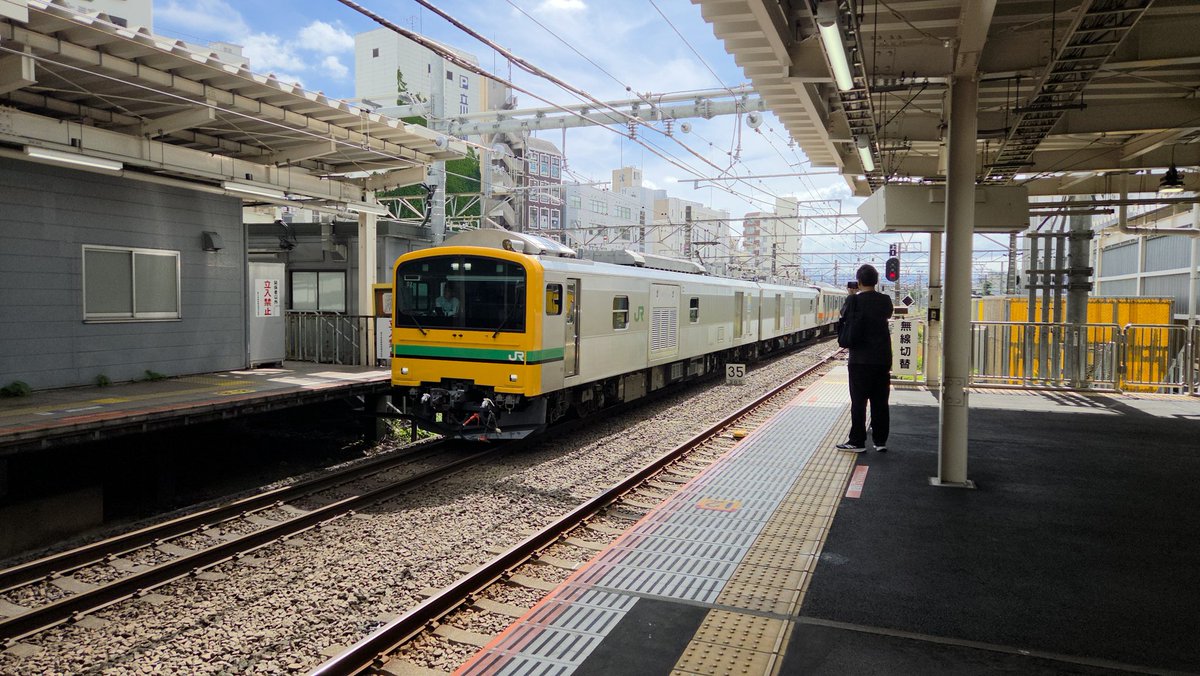haijima2139's tweet photo. 先程立川通過、

 #E493系 https://t.co/fRwQsyqEEj