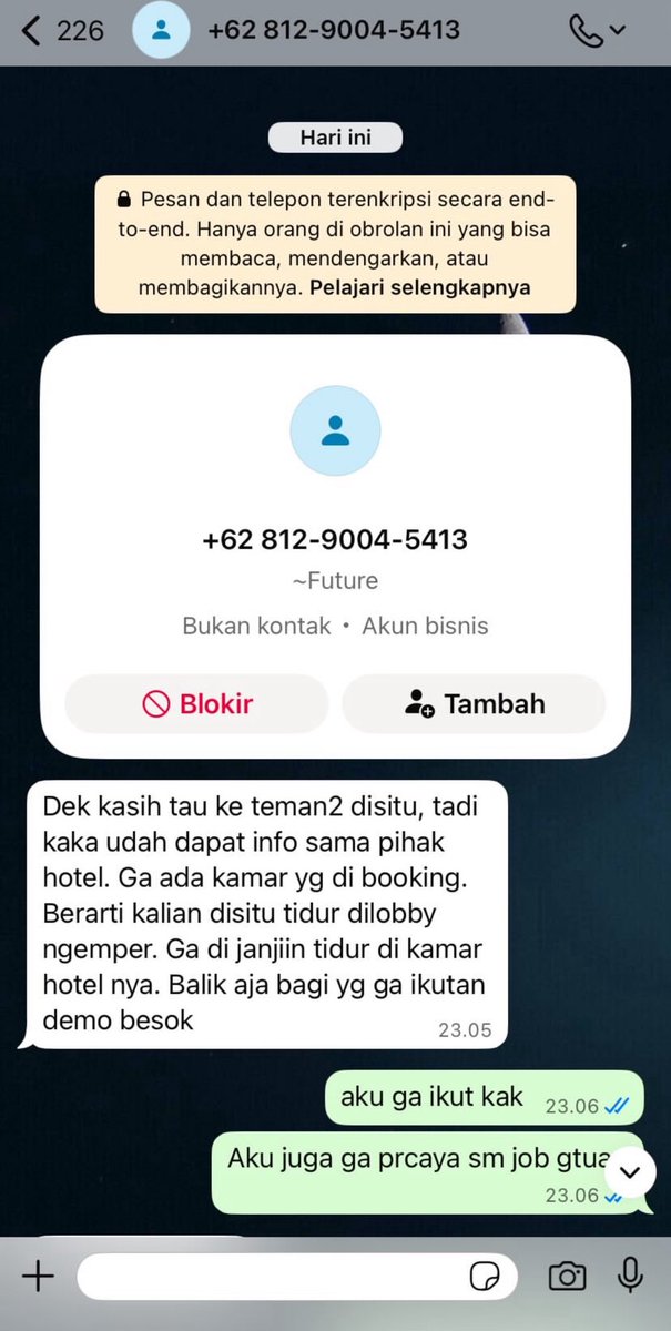 hanifproduktif's tweet photo. Ini parah banget 

> Ada event KOL menginap di hotel 
> Fee 70RIBU + katanya dapet free menginap di hotel (1 kamar 3-5 orang)
> Sampai jam 10 malam belum ada kejelasan
> Ternyata dari pihak hotel ga ada kamar yg dibooking untuk event itu. Disuruh ngemper di lobby  

Menurut kalian worth it ga dapet 70k kayak gini?