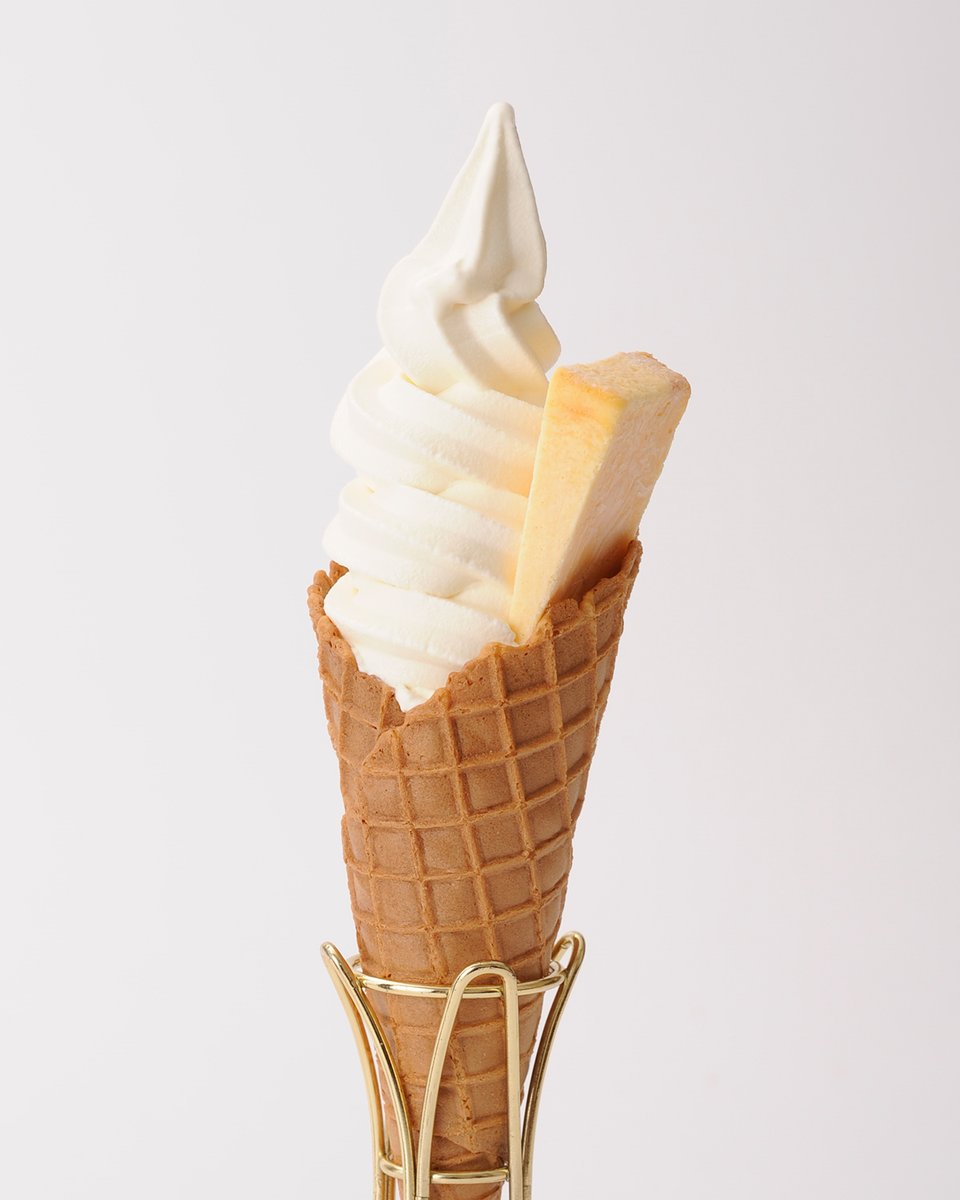 i89fes's tweet photo. 【OKAYAMA 2026・店舗紹介🎉】
🧀🍦京都発のチーズケーキ専門店「ソラアオ」があいぱく初登場！🍦🧀

厳選素材で仕上げた濃厚かつ上品な味わいが人気のチーズケーキ専門店「ソラアオ」。

今回は、店舗で人気の夏季限定チーズケーキソフトを、あいぱくで特別販売します✨

プレーンのチーズケーキをスライスして凍らせた“チーズケーキスティック”をトッピング。ソフトクリームのなめらかな口どけと、ひんやり濃厚なチーズケーキの味わいを一度に楽しめます❤️

#あいぱく #岡山天満屋