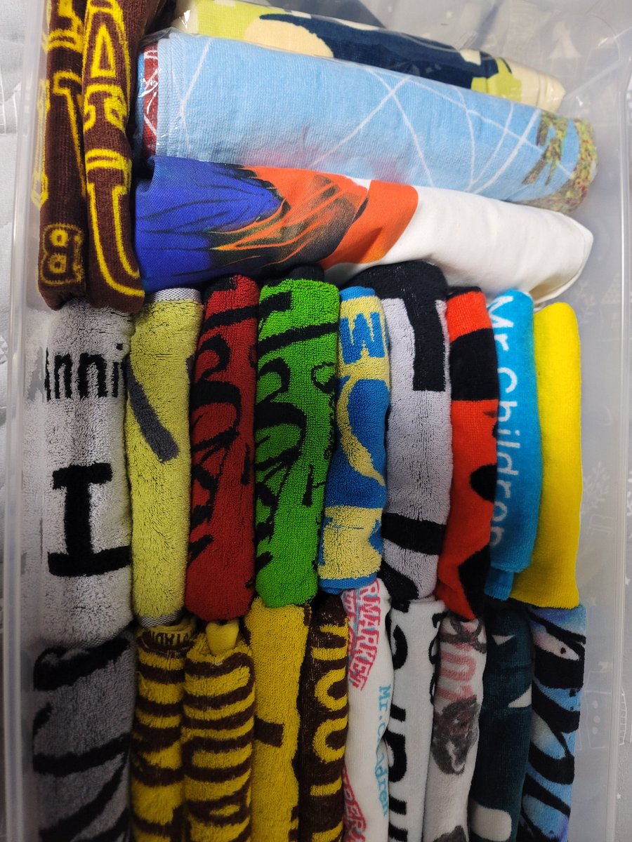 OverWonderful's tweet photo. ライブグッズの収納術をネットで見て、不器用ながら少しだけ頑張ってみた笑週末はもう少し頑張ってみようかな🎵
#ミスチル
#桜井さん
#ライブ
#グッズ https://t.co/IHwOpljSMR