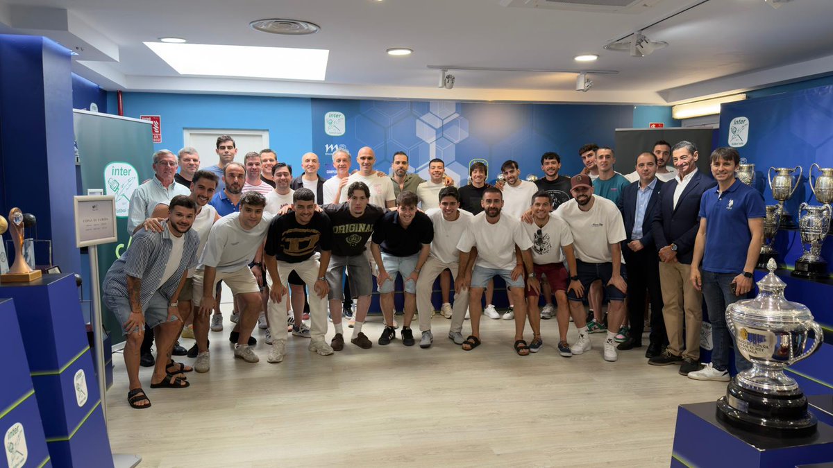 ClubInterFS's tweet photo. 💚 El conjunto interista realiza la tradicional comida de despedida para poner el broche final a la campaña 2025/26.

📍 La cita se celebró en el Museo Interista del Jorge Garbajosa de Torrejón de Ardoz y reunió a jugadores, cuerpo técnico y miembros del club.

ℹ️ https://t.co/DsFhlYuWi9 📌

#InterFS #InteristaSoy💚💙 | JP Financial