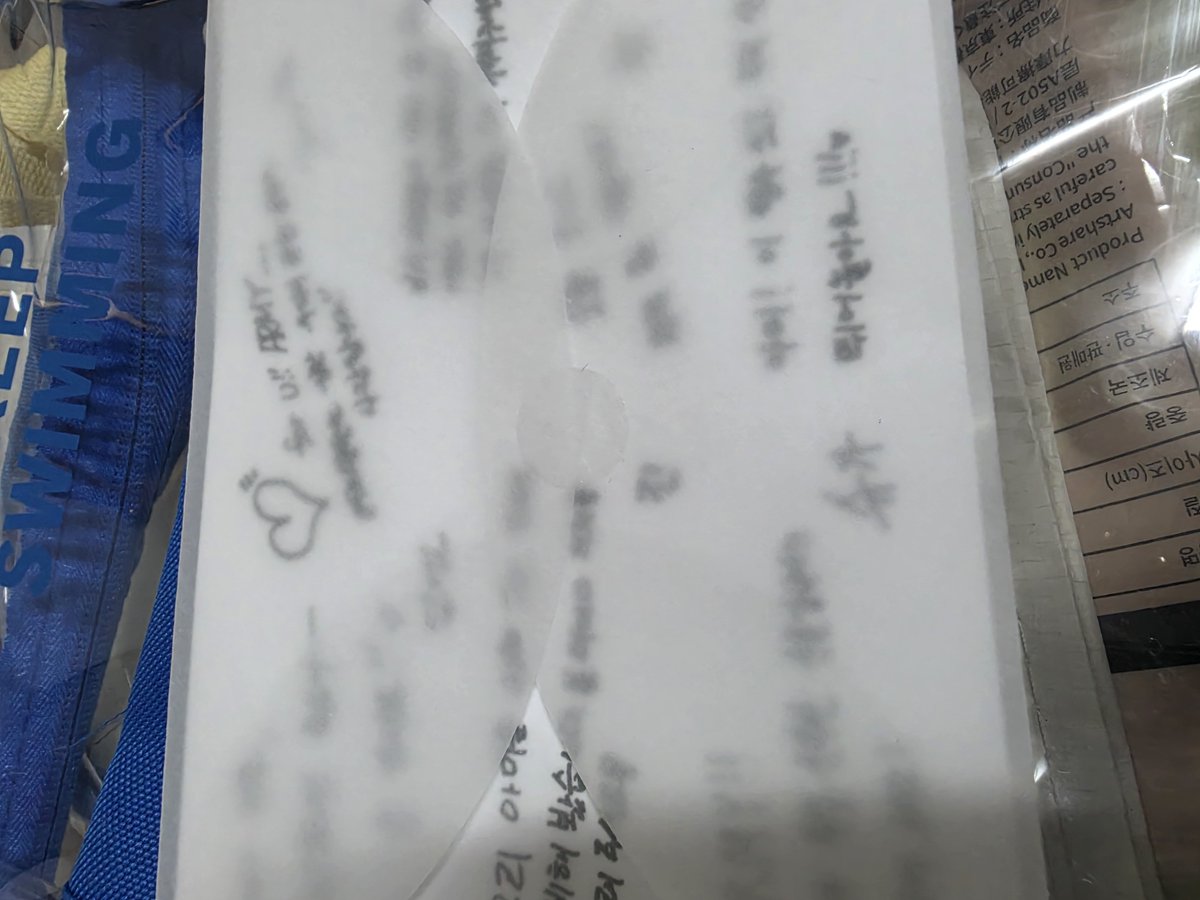 Wassanee1's tweet photo. #BTS_WORLDTOUR_ARIRANG_busan 

แจกเอาฤกษ์เอาชัยกดบัตรพรุ่งนี้ค้า

> กระเป๋าใส  
> การ์ดอวยพร
> การ์ด แยกเมมเบอร์  (ระบุให้หน่อยนะคะว่าอยากได้ของใคร)
> ผ้าเช็ดหน้าขนแดง

พิมพ์มาค่ะว่าอยากได้ชิ้นไหน และชอบเมมเบอร์คนไหน

คืนนี้ 4 ทุ่มสุ่ม และทักไปนะคะ 💜

#BTS_ARİRANG https://t.co/VYIxnKgoE8