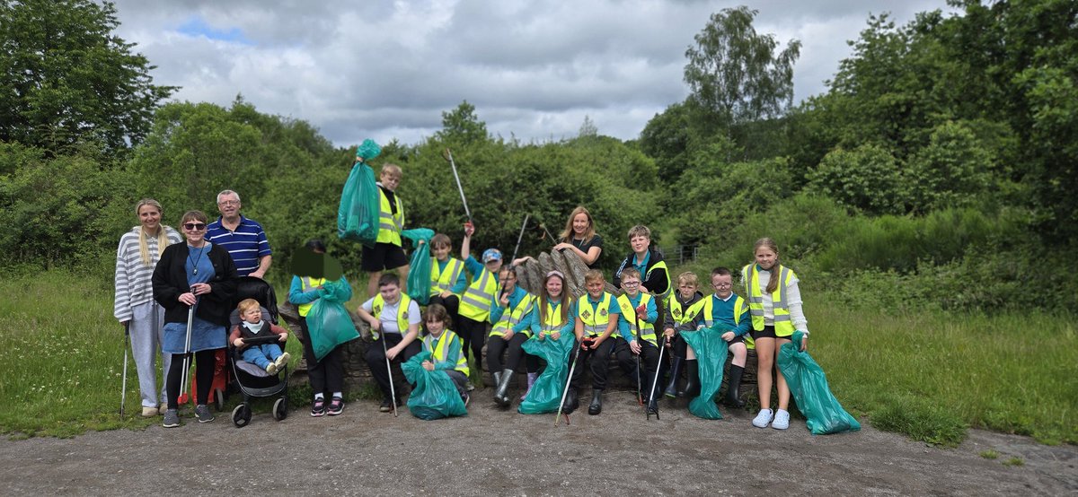 tynywernp's tweet photo. Our ethical informed Eco Council brought their action plan to life by leading a community litter pick at Riverside Park this #CleanAirDay.  They worked together to help keep our local area clean, showing responsibility and care for the environment 💪 🌎 ♻️ https://t.co/g8elFkuNR5