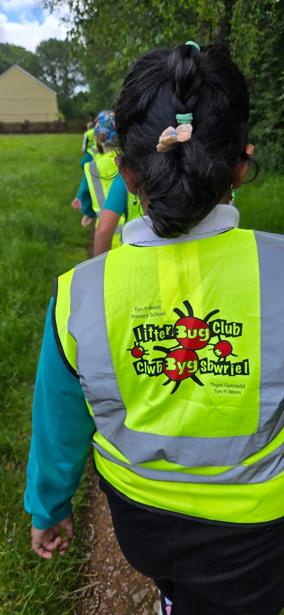 tynywernp's tweet photo. Our ethical informed Eco Council brought their action plan to life by leading a community litter pick at Riverside Park this #CleanAirDay.  They worked together to help keep our local area clean, showing responsibility and care for the environment 💪 🌎 ♻️ https://t.co/g8elFkuNR5