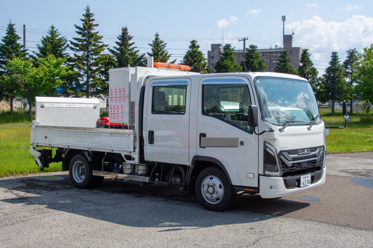 JmsdfMashu's tweet photo. 札幌の消防団には基本的に団車は存在しないので可搬ポンプなどの器材は団員の自家用車もしくは団員の働いている企業の車などで運搬します。これは訓練に限らず実際の災害時もです。 https://t.co/rjq28R4U5j