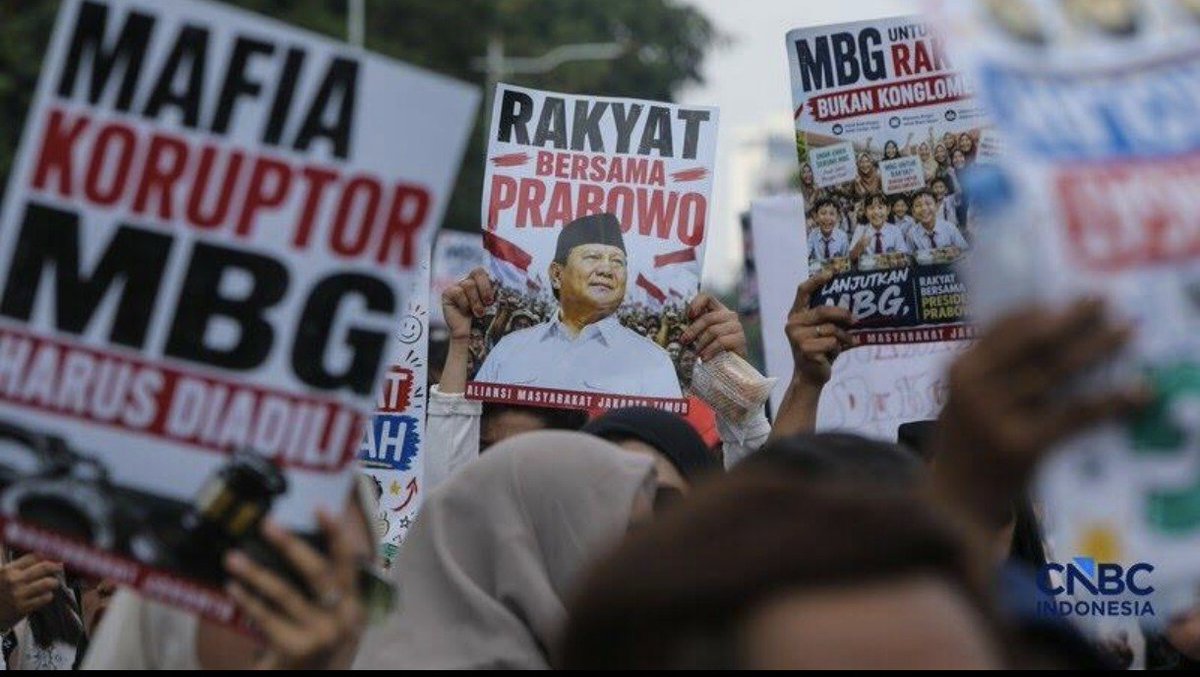 Kanseulir's tweet photo. Rakyat Bersama Prabowo
Prabowo bersama Teddy
😁😁 https://t.co/nXjFJpgFVt