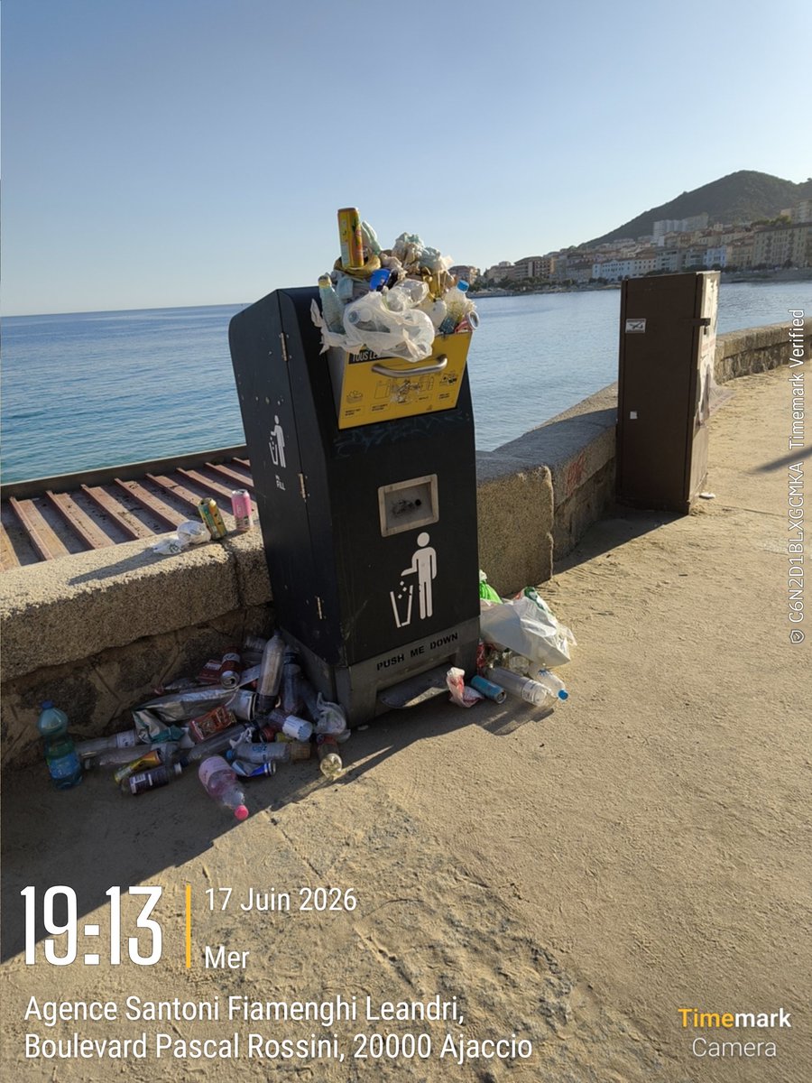 PascalBruno11's tweet photo. "Rayonnement" ou dysfonctionnement sur le boulevard Lantivy D'Ajaccio ❓

Pourquoi la collecte n'a pas été réalisée avant 19 heures ❓

Mercredi 17 juin 2026 https://t.co/bF85p0mBZG