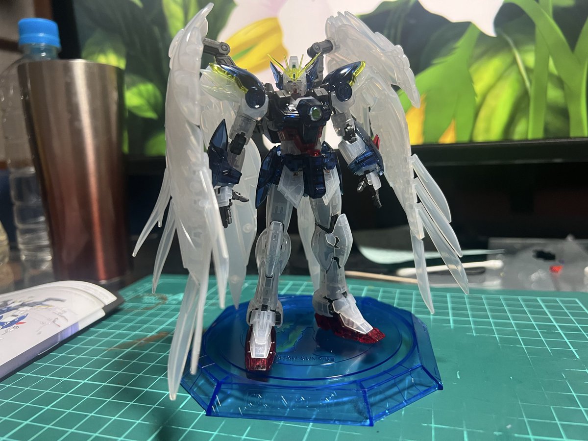 seru1218's tweet photo. Apexおなじみ
ウイングガンダムゼロew版
Rg クリア完成！
スケスケやん笑 https://t.co/LCoiH5ObwV